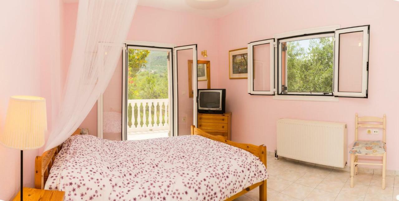 2 Bed House With Mountain View Apartment Alykes  Exterior photo